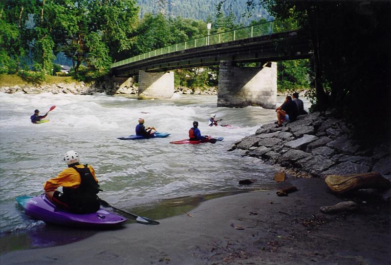 Agosto 1999: Inn (Siltz - Below the Bridge - BELU is on the Wave!).Foto by Paola Beluffi.